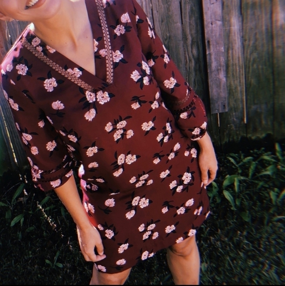 Banana Republic burgandy floral lattice cuff and collar shift dress